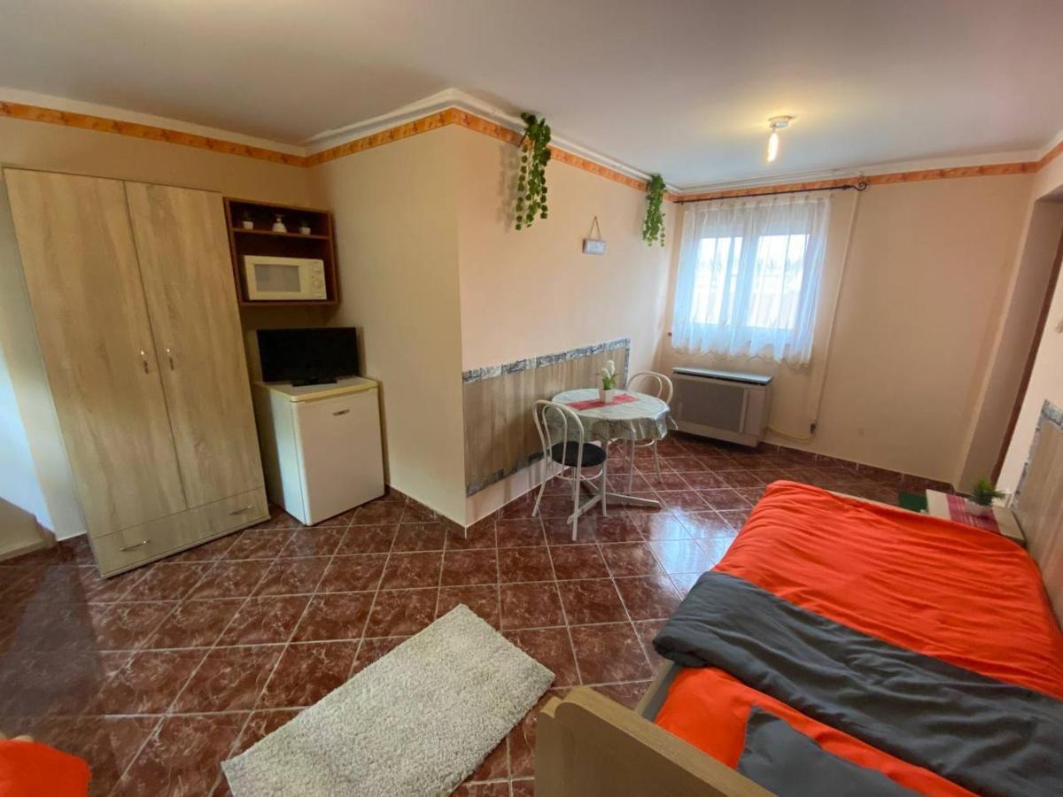 Hajnal Apartman Hajduszoboszlo Ngoại thất bức ảnh