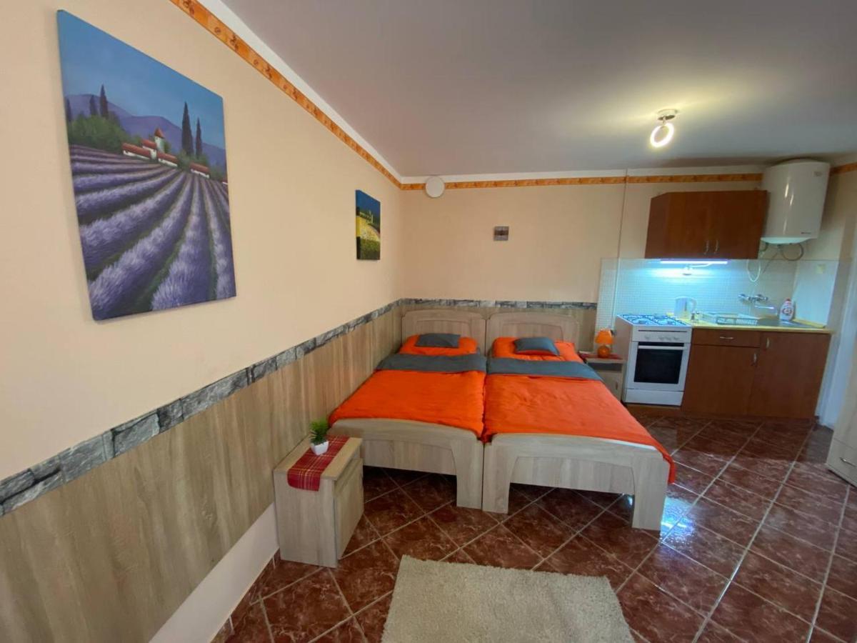Hajnal Apartman Hajduszoboszlo Ngoại thất bức ảnh