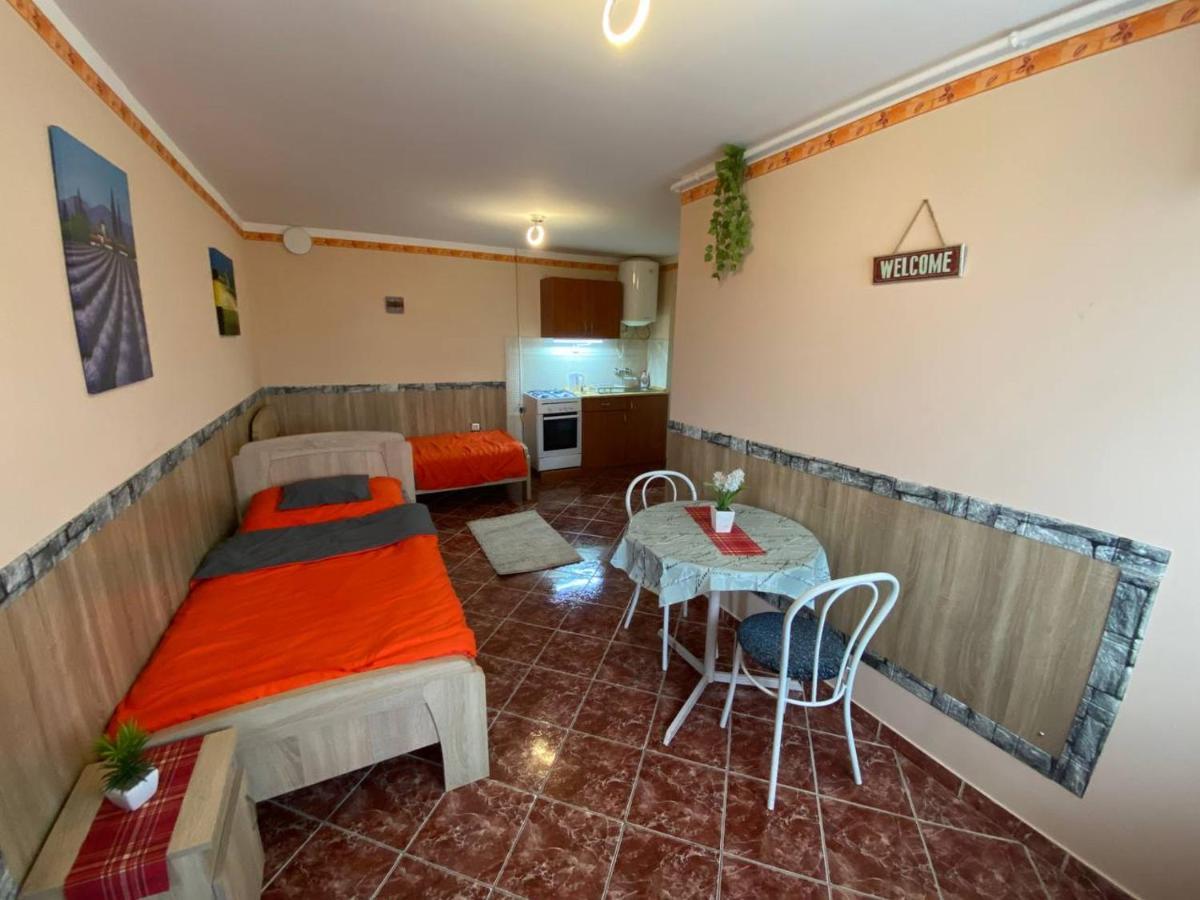 Hajnal Apartman Hajduszoboszlo Ngoại thất bức ảnh