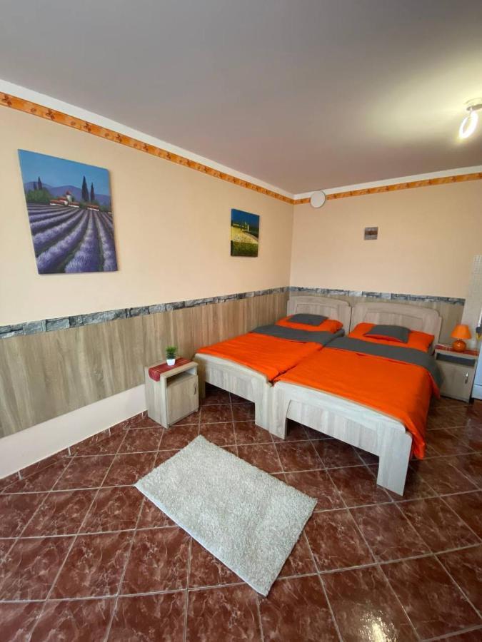 Hajnal Apartman Hajduszoboszlo Ngoại thất bức ảnh