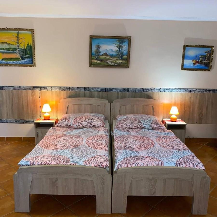 Hajnal Apartman Hajduszoboszlo Ngoại thất bức ảnh
