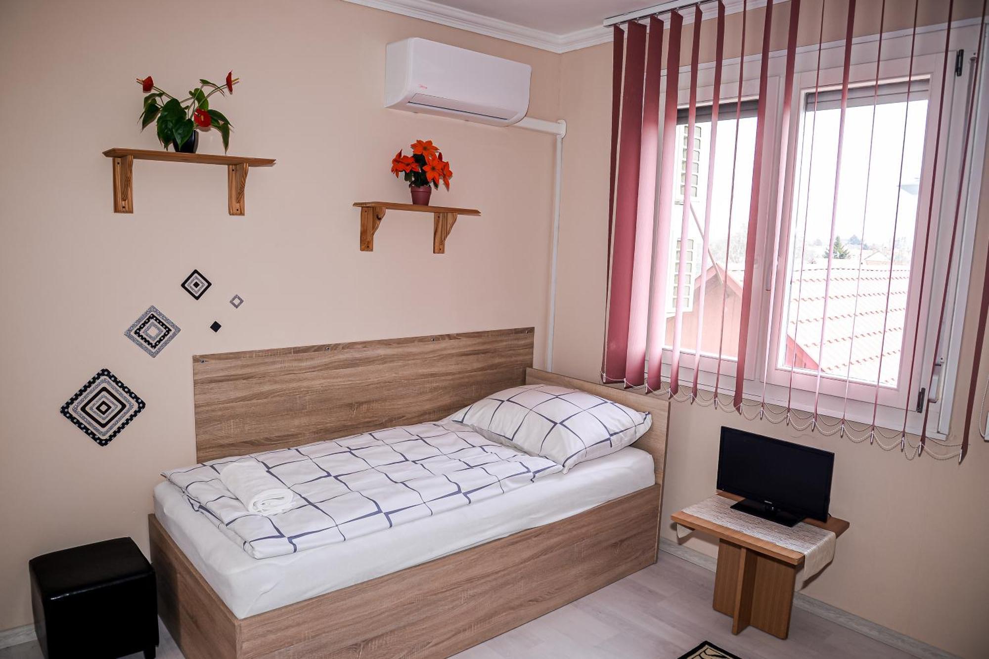 Hajnal Apartman Hajduszoboszlo Ngoại thất bức ảnh