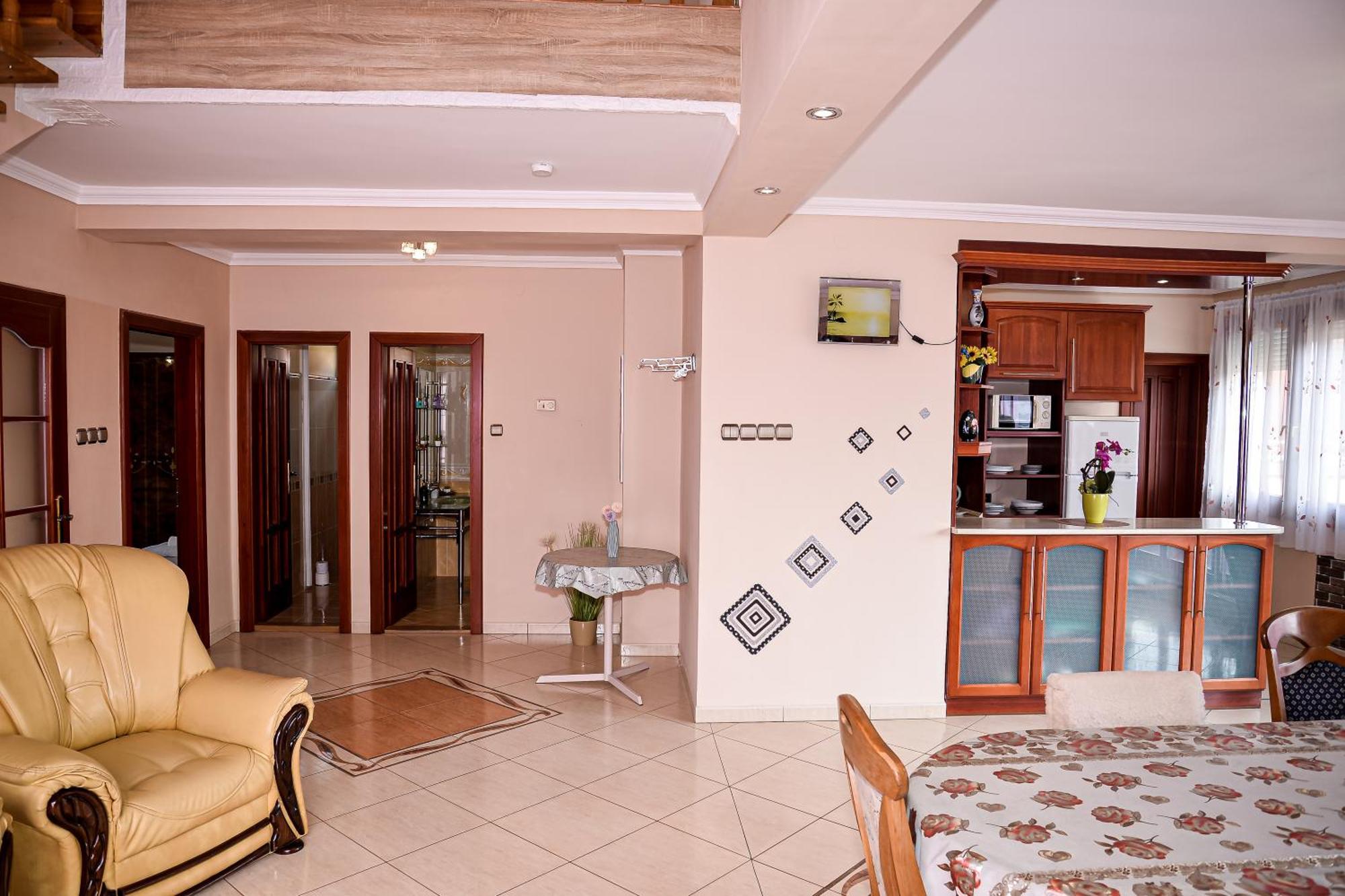 Hajnal Apartman Hajduszoboszlo Ngoại thất bức ảnh