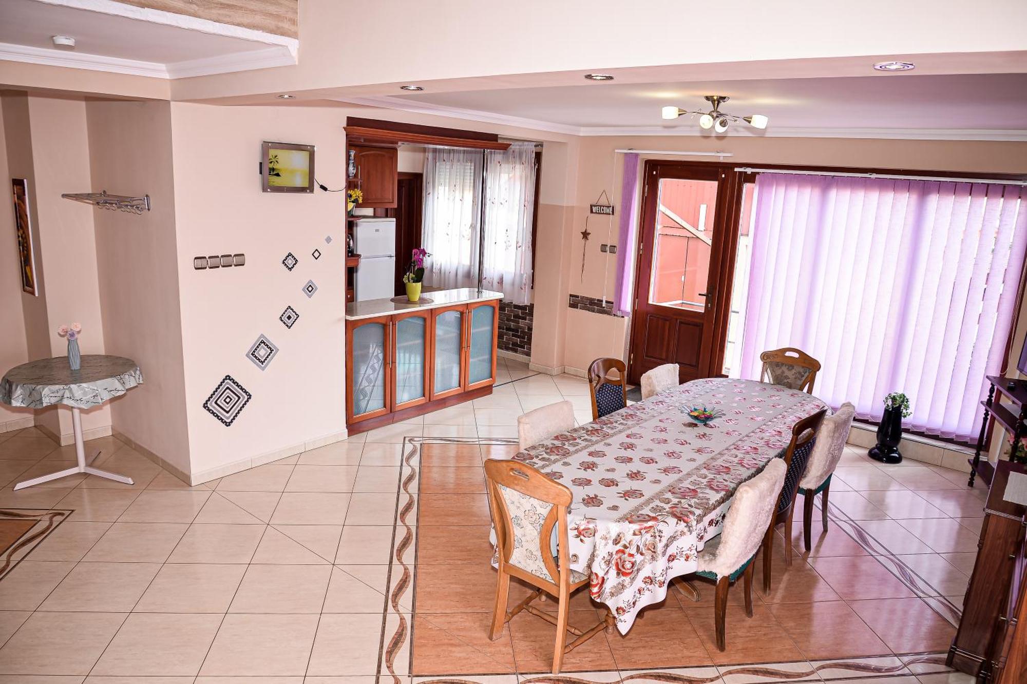 Hajnal Apartman Hajduszoboszlo Ngoại thất bức ảnh